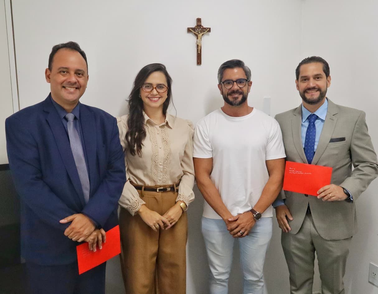 A Ordem dos Advogados do Brasil (OAB) – Subsecção Arcoverde entregou, na manhã desta segunda-feira (30), o convite oficial para a assinatura da ordem de serviço da nova sede da entidade no município.