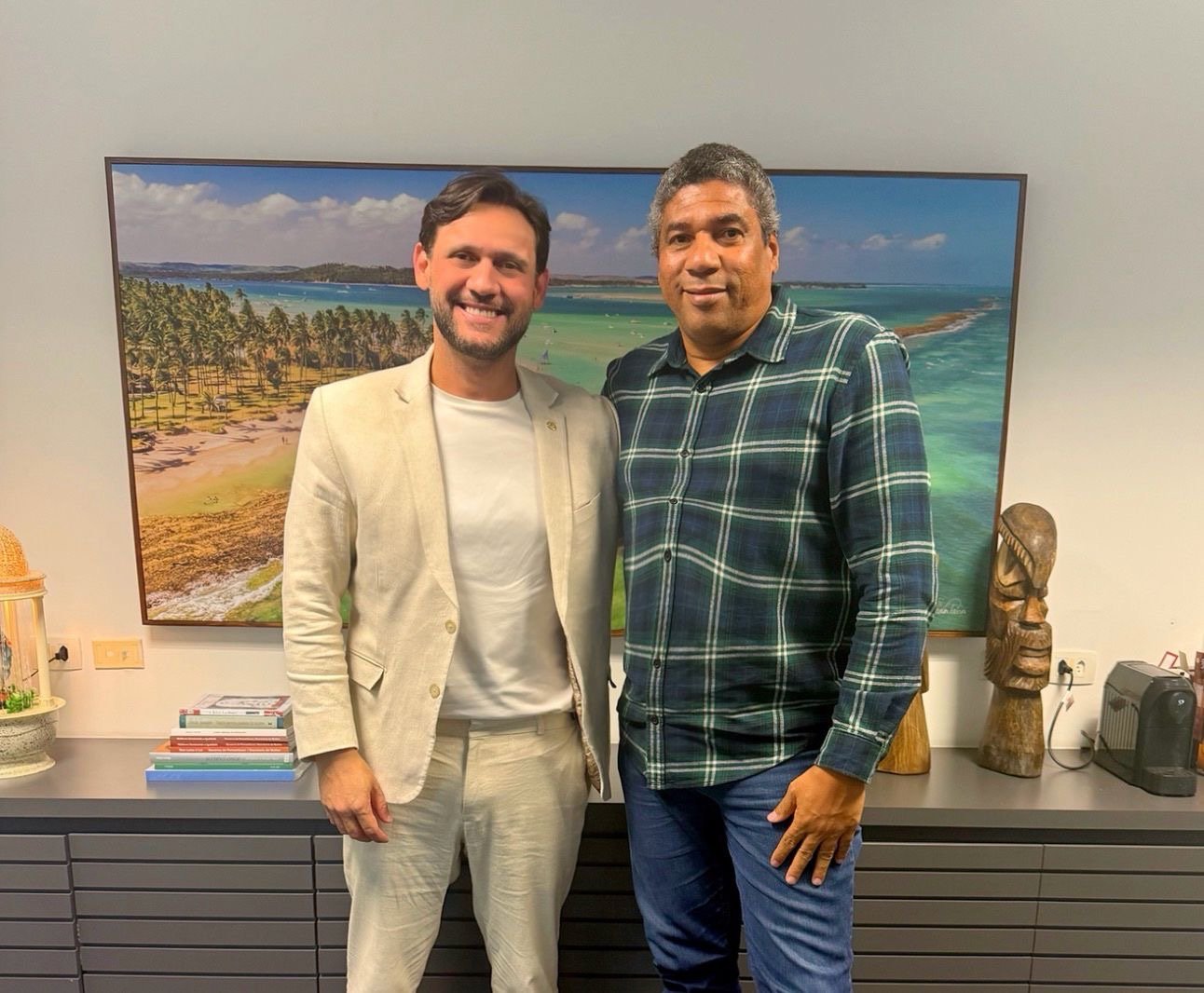 Deputado Gilmar Júnior formaliza maior reajuste para Técnicos e Auxiliares de Enfermagem no Recife