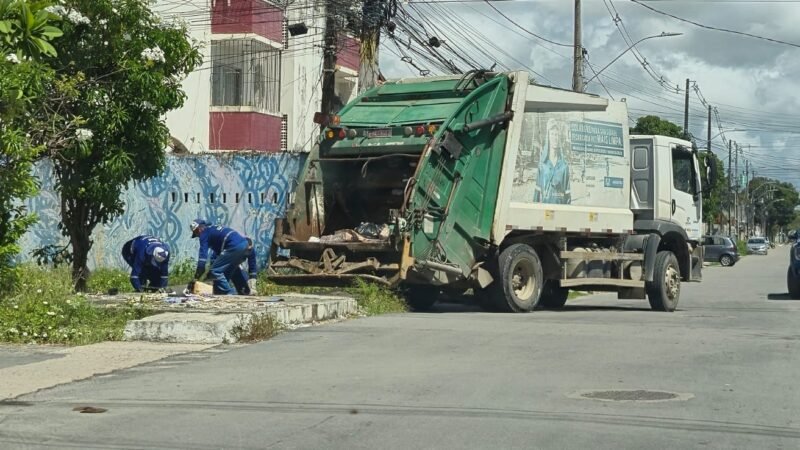 Trabalhadores da limpeza urbana da Via paralisam atividades em meio a negociações
