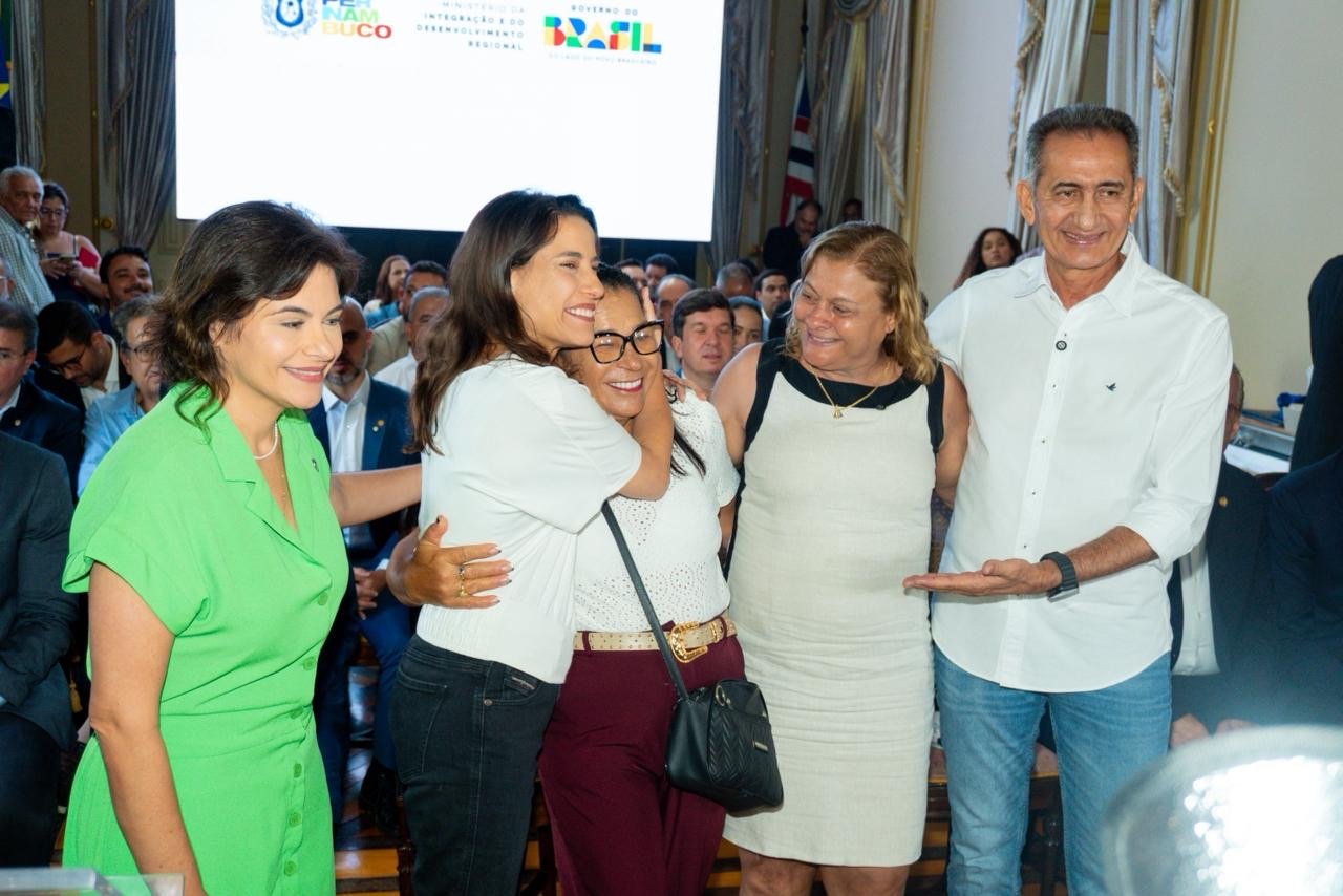 Regina da Saúde comemora anúncio da retomada das obras da Adutora do Agreste