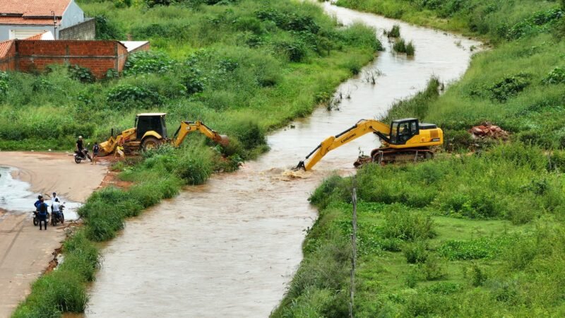 Chuvas intensas fazem açude sangrar em Araripina e Prefeitura atua para evitar alagamentos