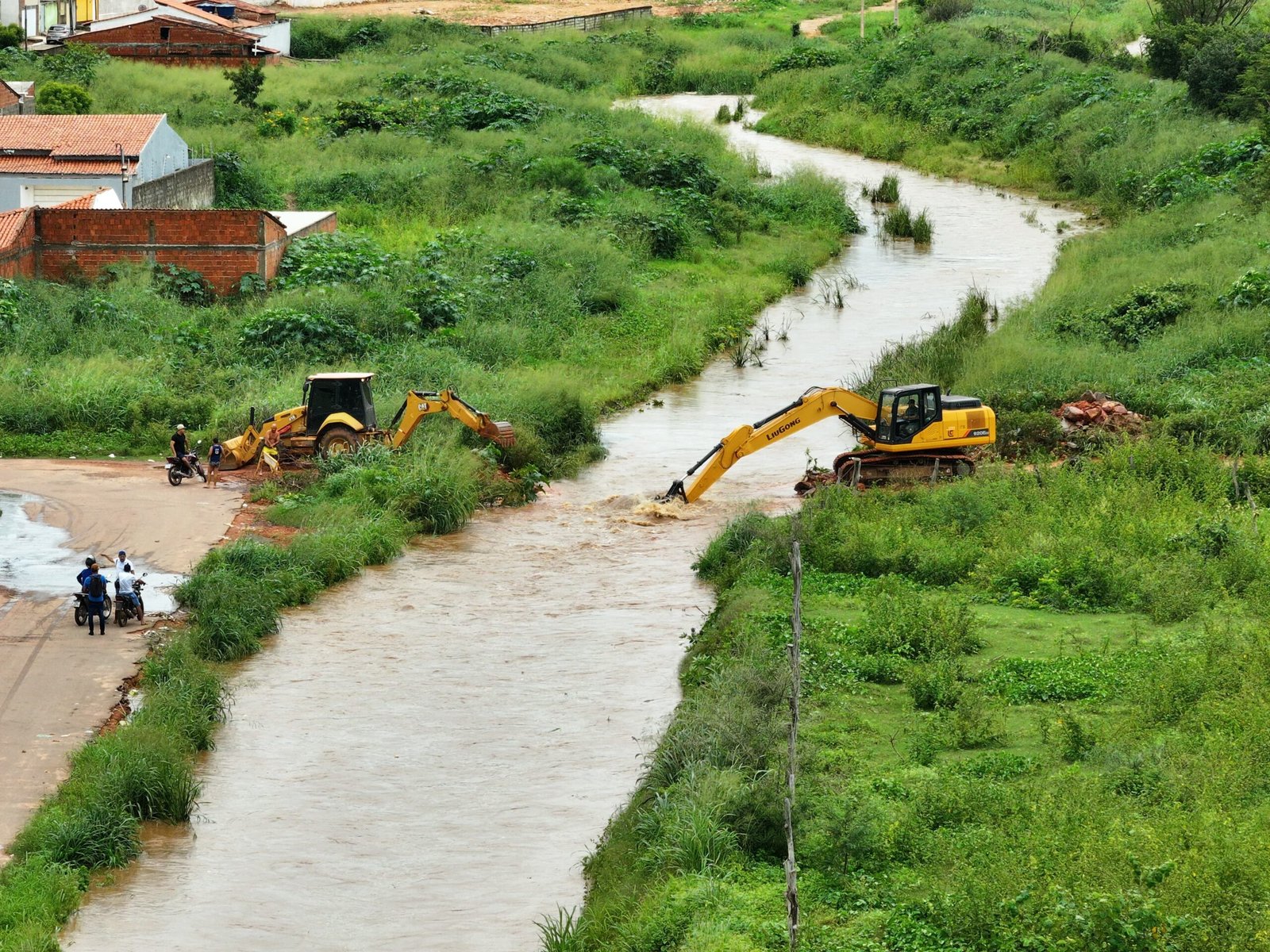 Chuvas intensas fazem açude sangrar em Araripina e Prefeitura atua para evitar alagamentos