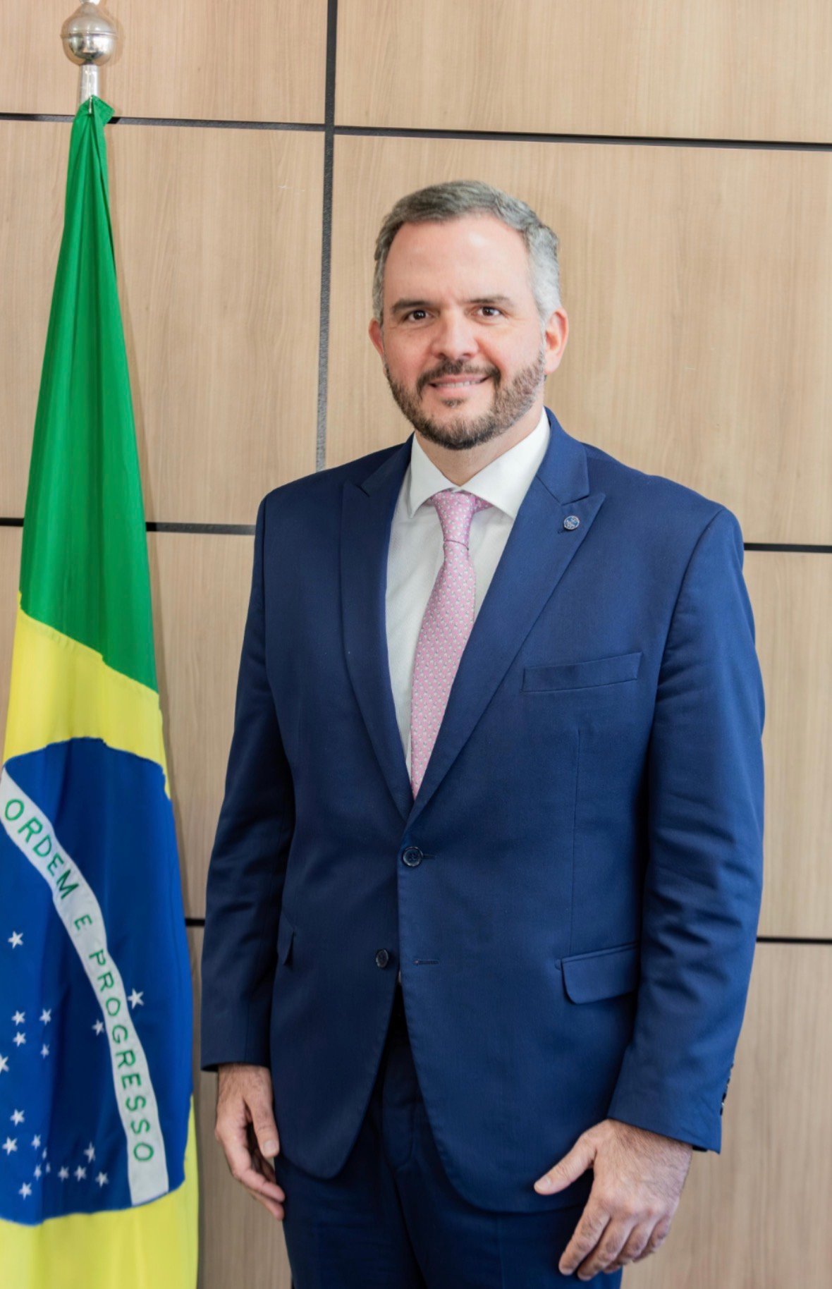 Tome Franca assume Ministério de Portos e Aeroportos com experiência e competência