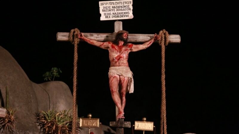 Fé, espetáculo e multidão: Paixão de Cristo de Nova Jerusalém se despede neste sábado