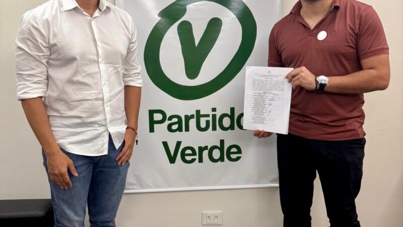 O Vice Presidente Estadual do Partido Verde, comemora o fechamento da chapa da Federação que pode eleger 9 deputados estaduais e 4 deputados federais no estado de Pernambuco.