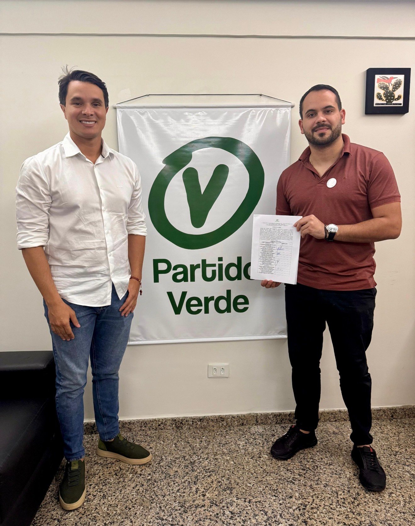 O Vice Presidente Estadual do Partido Verde, comemora o fechamento da chapa da Federação que pode eleger 9 deputados estaduais e 4 deputados federais no estado de Pernambuco.