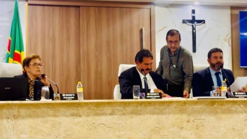 Clima de tensão na Câmara: Luciano Pacheco corta transmissão, silencia plenário e tenta barrar sessão extraordinária