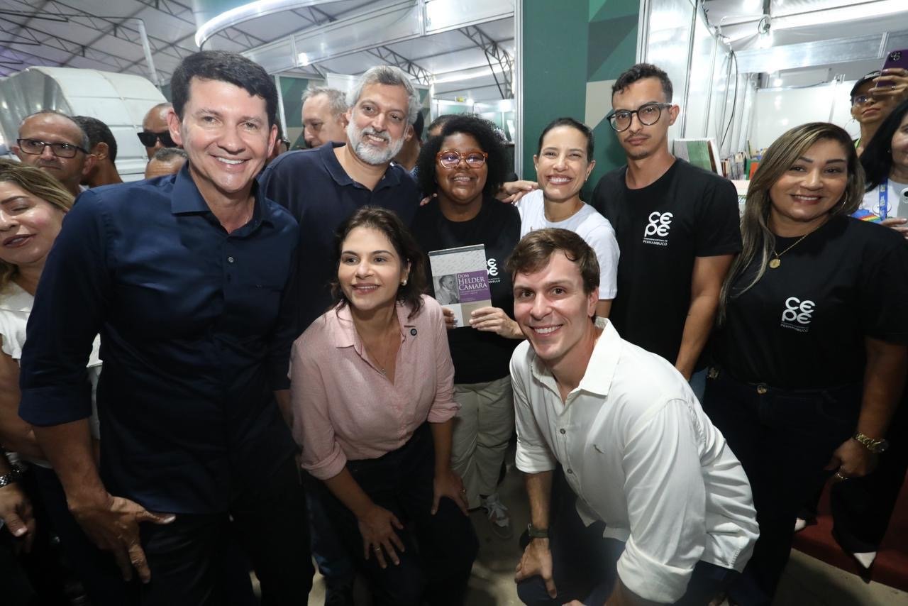 No Circuito Literário em Petrolina, governadora Raquel Lyra autoriza pagamento do PIX Tênis e obras de duas creches