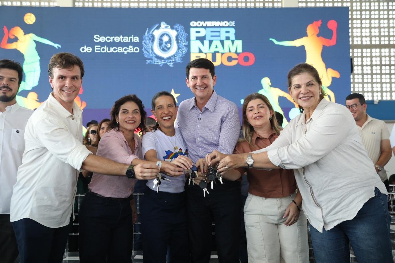 Governadora Raquel Lyra assina contrato da concessão do saneamento do Sertão e entrega novo Centro Interesportivo Educacional