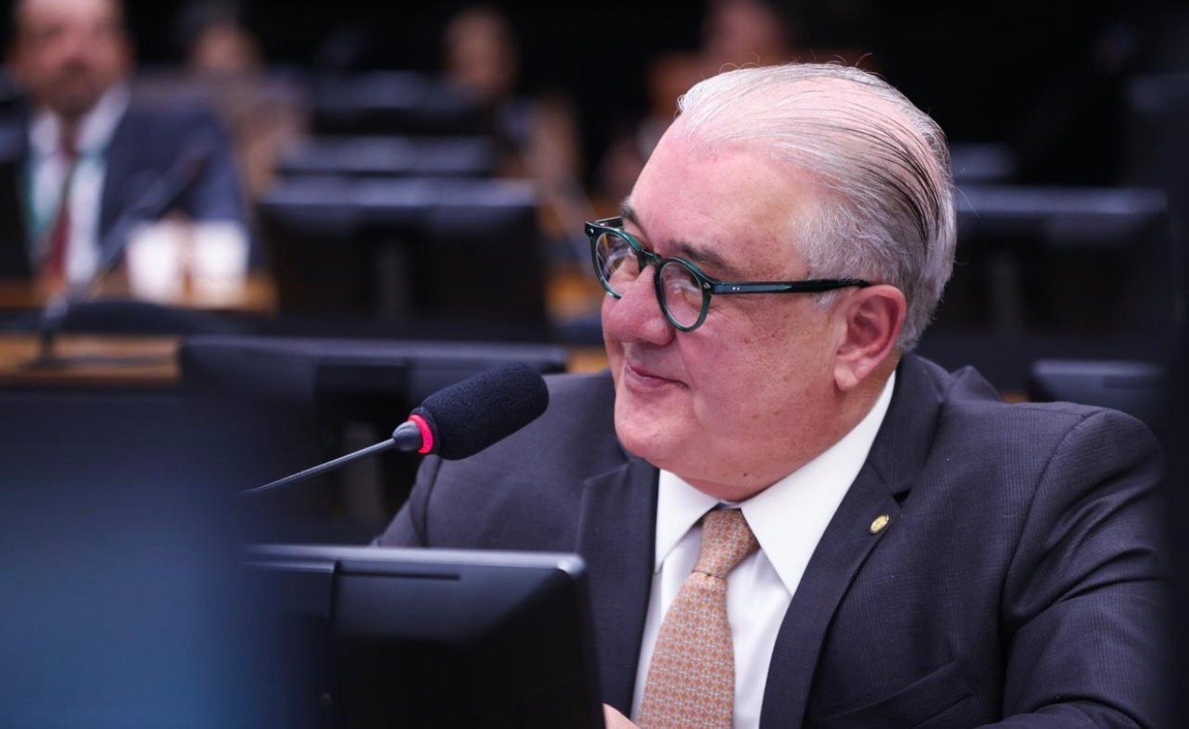 Augusto Coutinho apresenta parecer sobre regulamentação dos apps, que será votada na Câmara