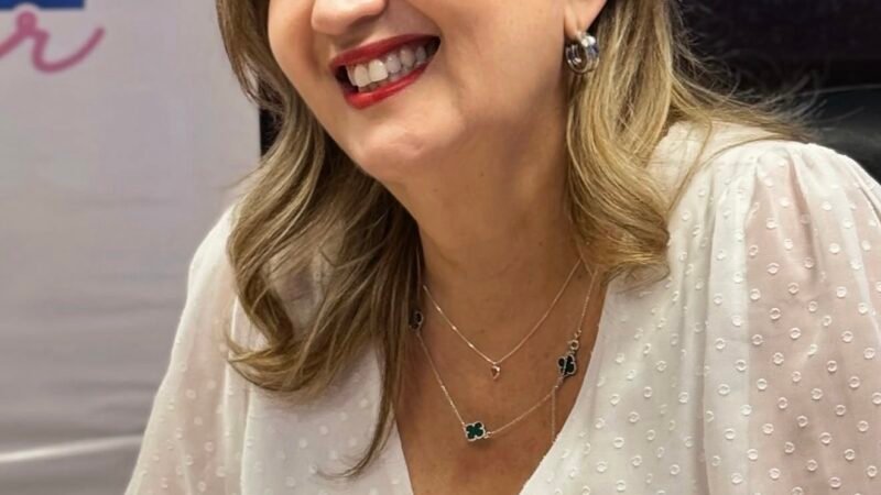 advogada e líder política Izabel Urquiza vem se consolidando como um dos principais nomes femininos do Partido Liberal em Pernambuco, à frente do PL Mulher no estado.