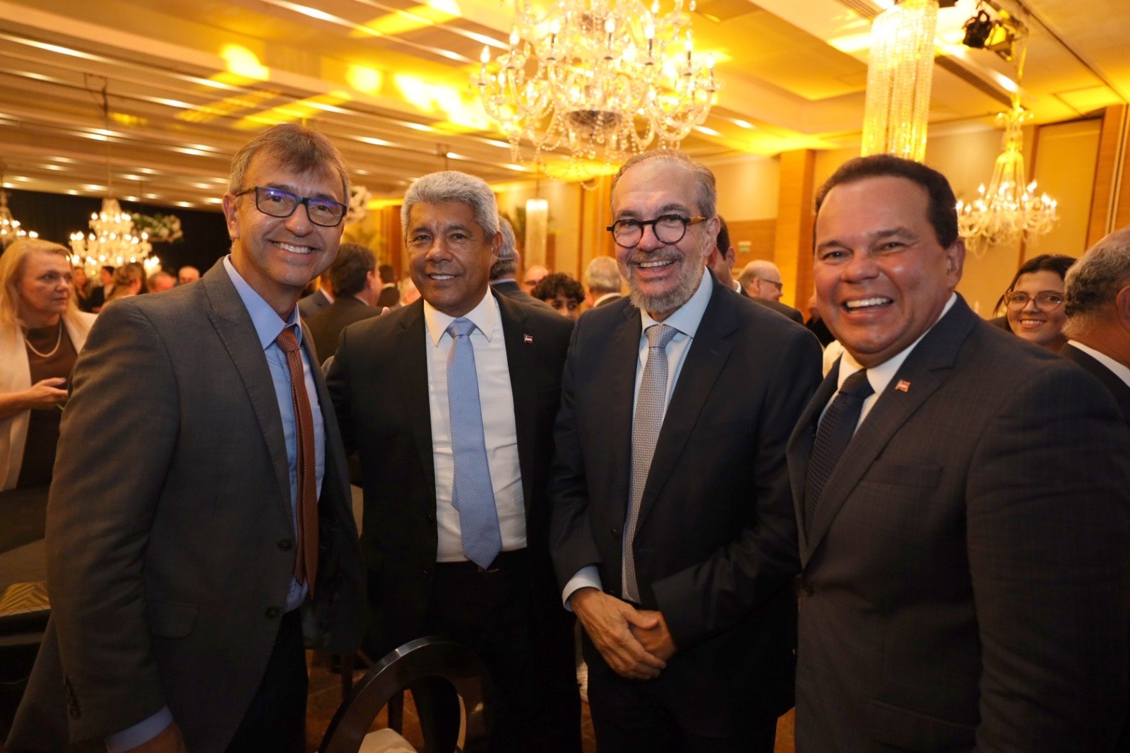 Com presença de Jerônimo Rodrigues, Fieb oficializa nova diretoria até 2030