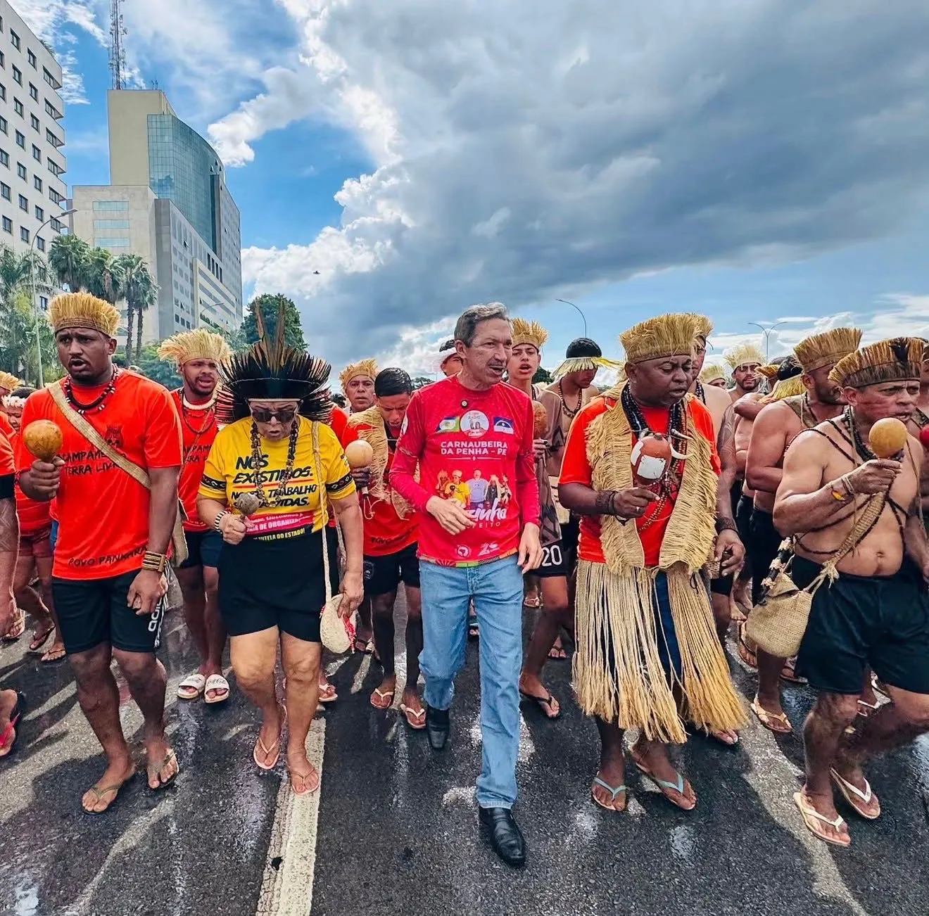 Prefeito de Carnaubeira da Penha, Elizinho Soares, participa do Acampamento Terra Livre em Brasília