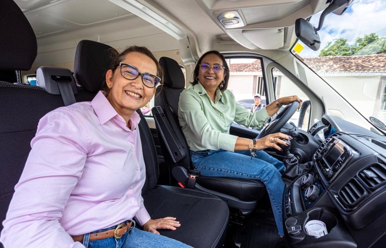 Líder do PSD na Alepe, Débora Almeida reafirma protagonismo político e assegura moderna Van TFD para Jupi, por meio de emenda parlamentar