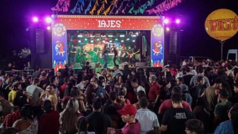Público prestigia Vila de Lajes na primeira noite do Maior e Melhor São João do Mundo, em Caruaru
