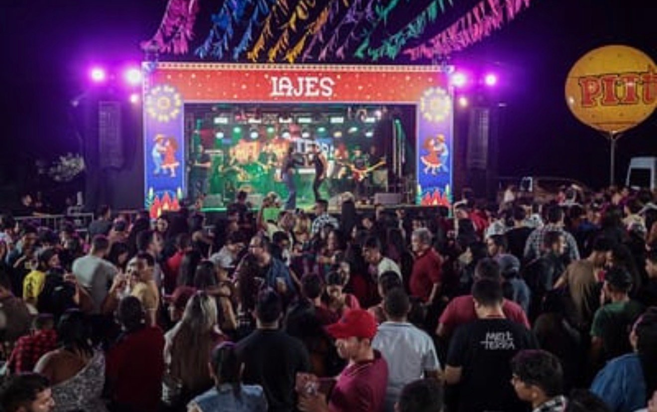 Público prestigia Vila de Lajes na primeira noite do Maior e Melhor São João do Mundo, em Caruaru