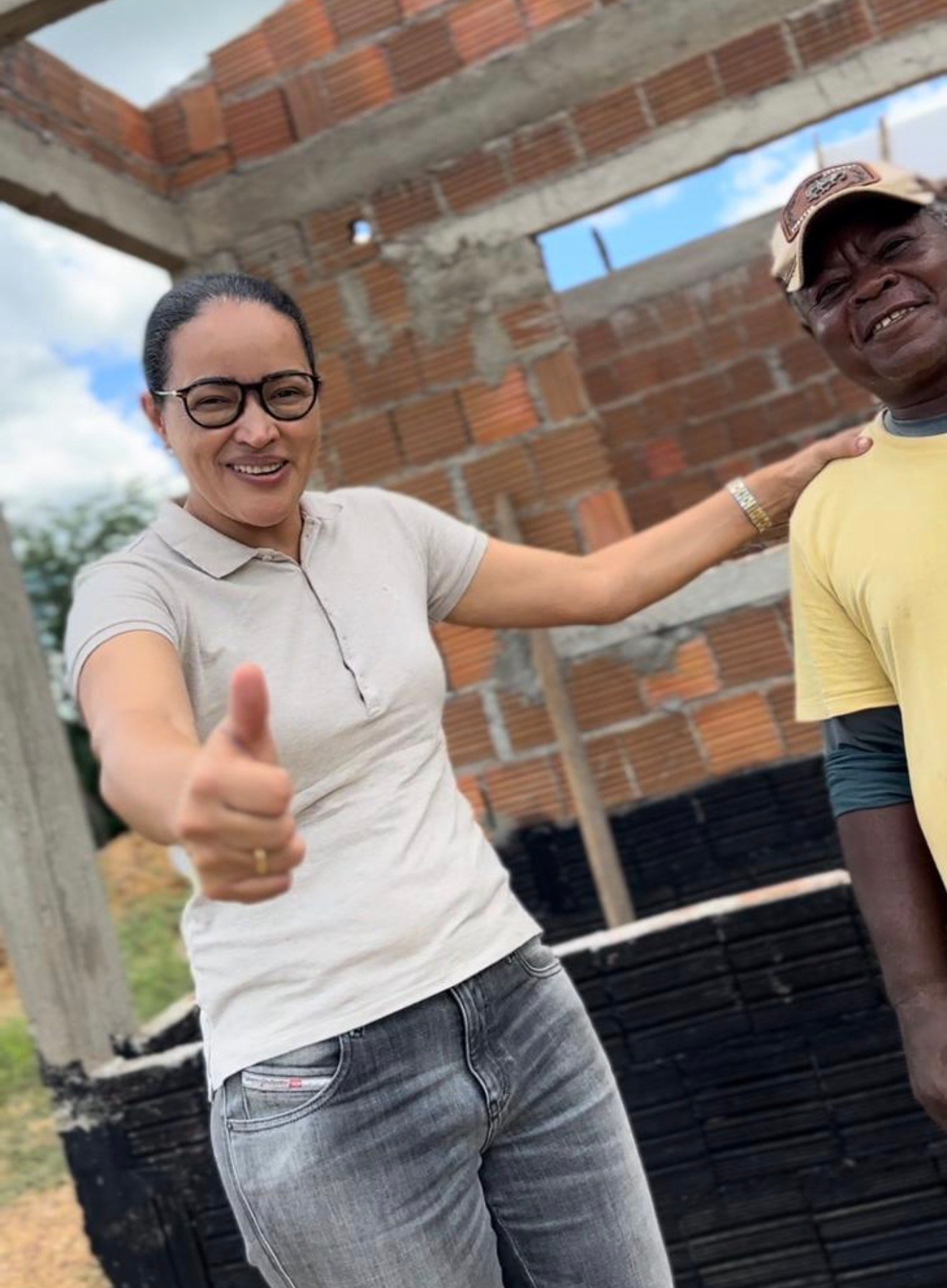 Prefeita Pollyanna Abreu acompanha construção de moradias e reforça compromisso com comunidades quilombolas de Sertânia