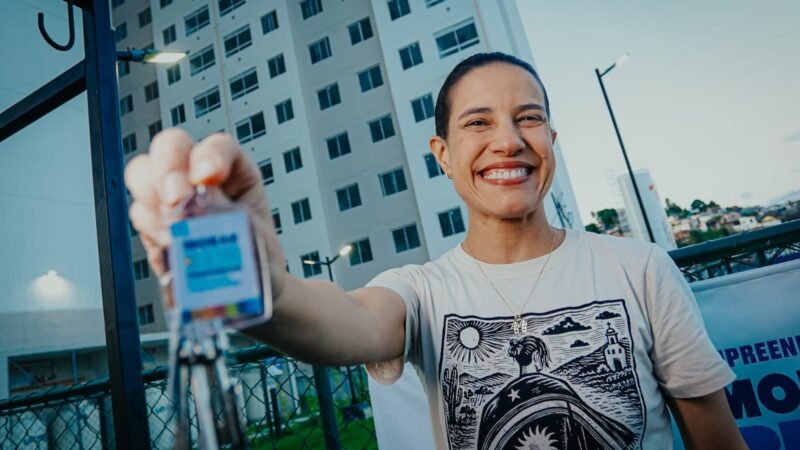 No Recife, governadora Raquel Lyra entrega chaves de 125 residências para famílias beneficiadas pelo Programa Morar Bem – Entrada Garantida