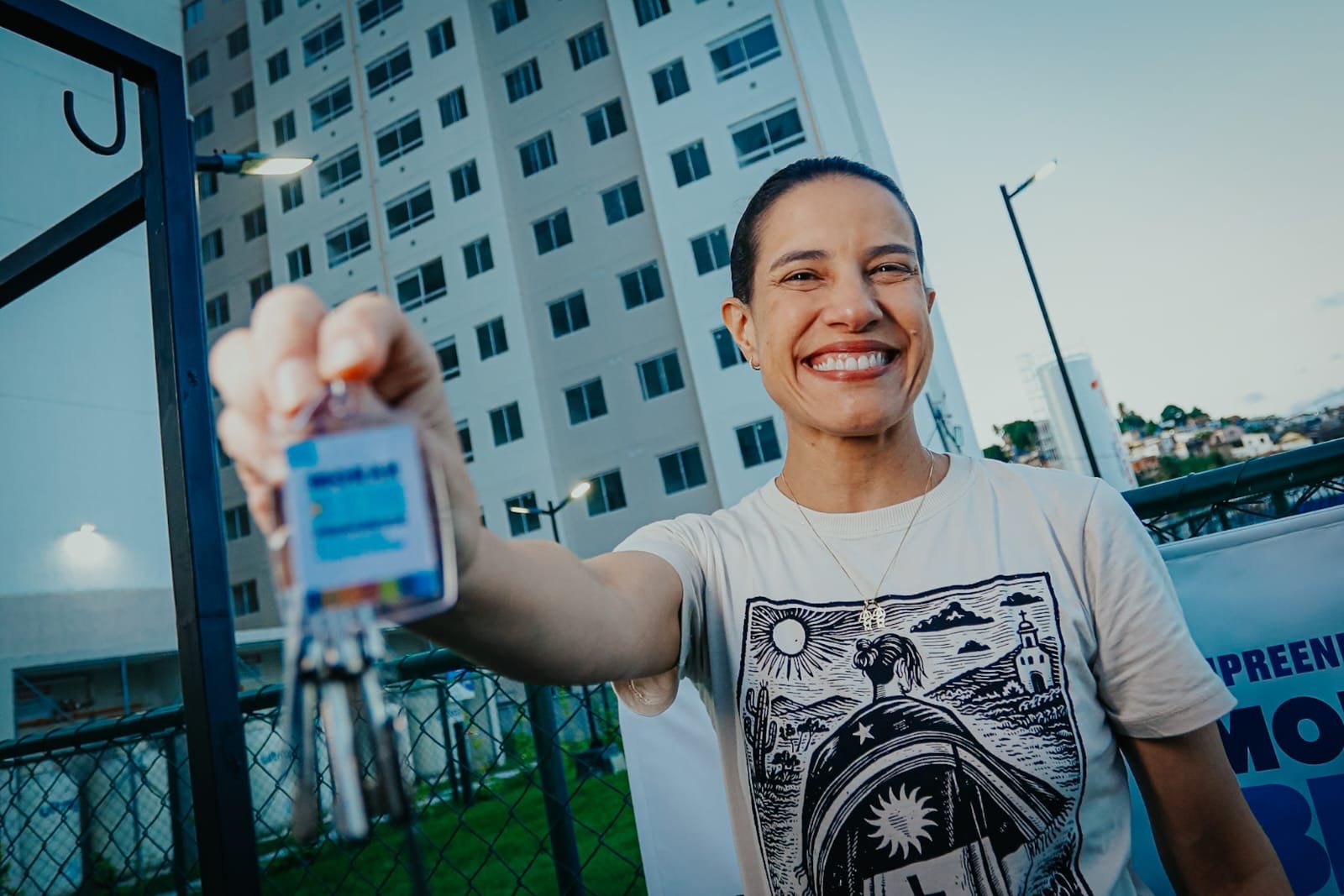 No Recife, governadora Raquel Lyra entrega chaves de 125 residências para famílias beneficiadas pelo Programa Morar Bem – Entrada Garantida