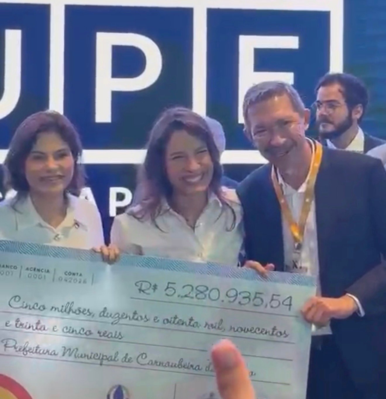 Prefeito Elizinho participa do 9° Congresso Pernambucano dos Municípios e garante mais de R$ 5 milhões para abastecimento de água em Carnaubeira da Penha