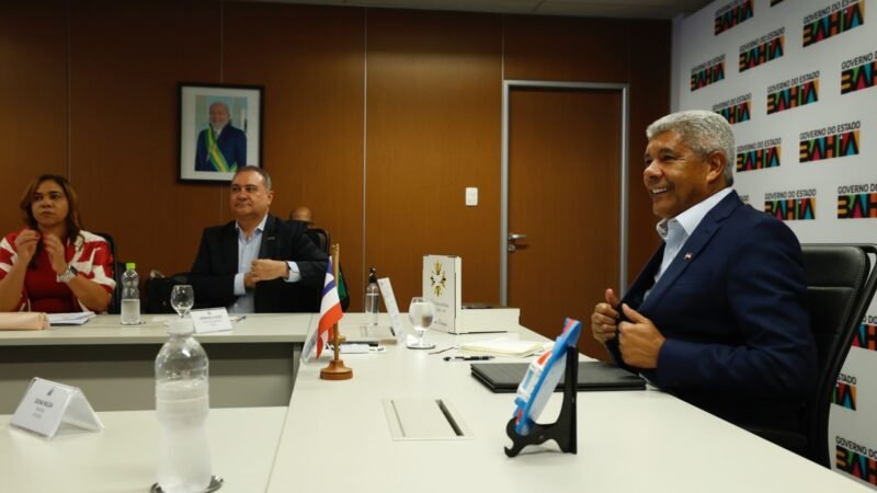 Poções recebe novos equipamentos e governador discute avanços para o município