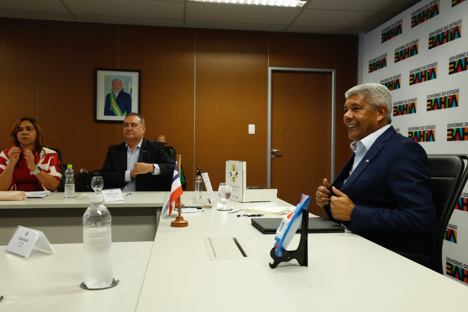 Poções recebe novos equipamentos e governador discute avanços para o município