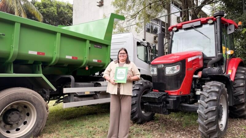 Prefeita Carol Jordão consegue uma caçamba e um trator para fortalecer a frota no município para servir ao povo de Ribeirão, fruto de articulação, compromisso e determinação por parte da gestora