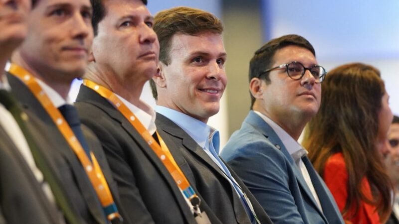 Na abertura do Congresso Miguel Coelho anuncia concessão dos serviços da Compesa