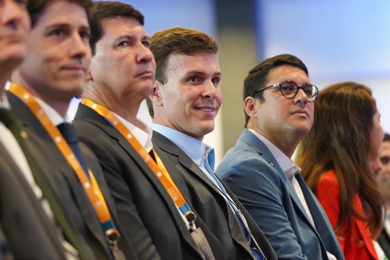 Na abertura do Congresso Miguel Coelho anuncia concessão dos serviços da Compesa