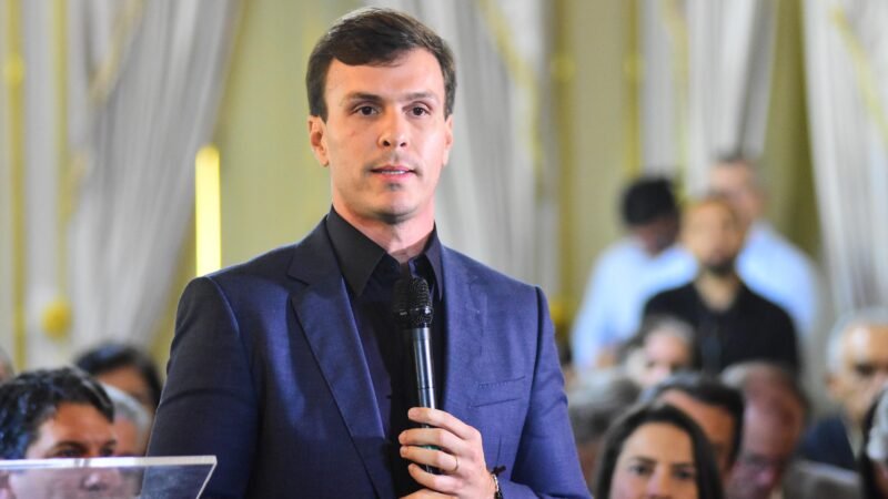 Miguel Coelho prestigia cerimônia que oficializou concessão dos serviços de saneamento para 151 municípios pernambucanos