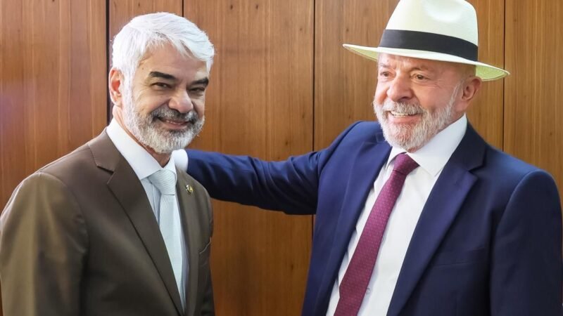 Lula encontra Humberto no Planalto e reforça apoio à sua reeleição ao Senado