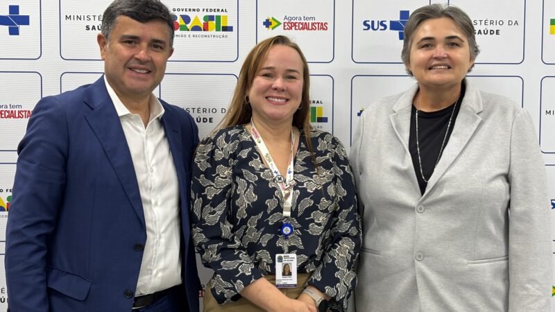 Eduardo da Fonte e Irmã Fátima tratam da abertura da quimioterapia do Hospital de Câncer do Sertão do Araripe em audiência no Ministério da Saúde