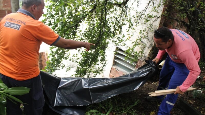 Defesa Civil do Jaboatão realiza vistorias preventivas e colocação de lonas no Curado IV