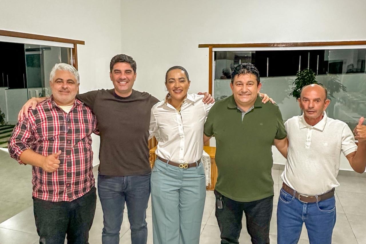 Kaio Maniçoba prestigia aniversário de 153 anos de Sertânia ao lado da prefeita Pollyanna Abreu