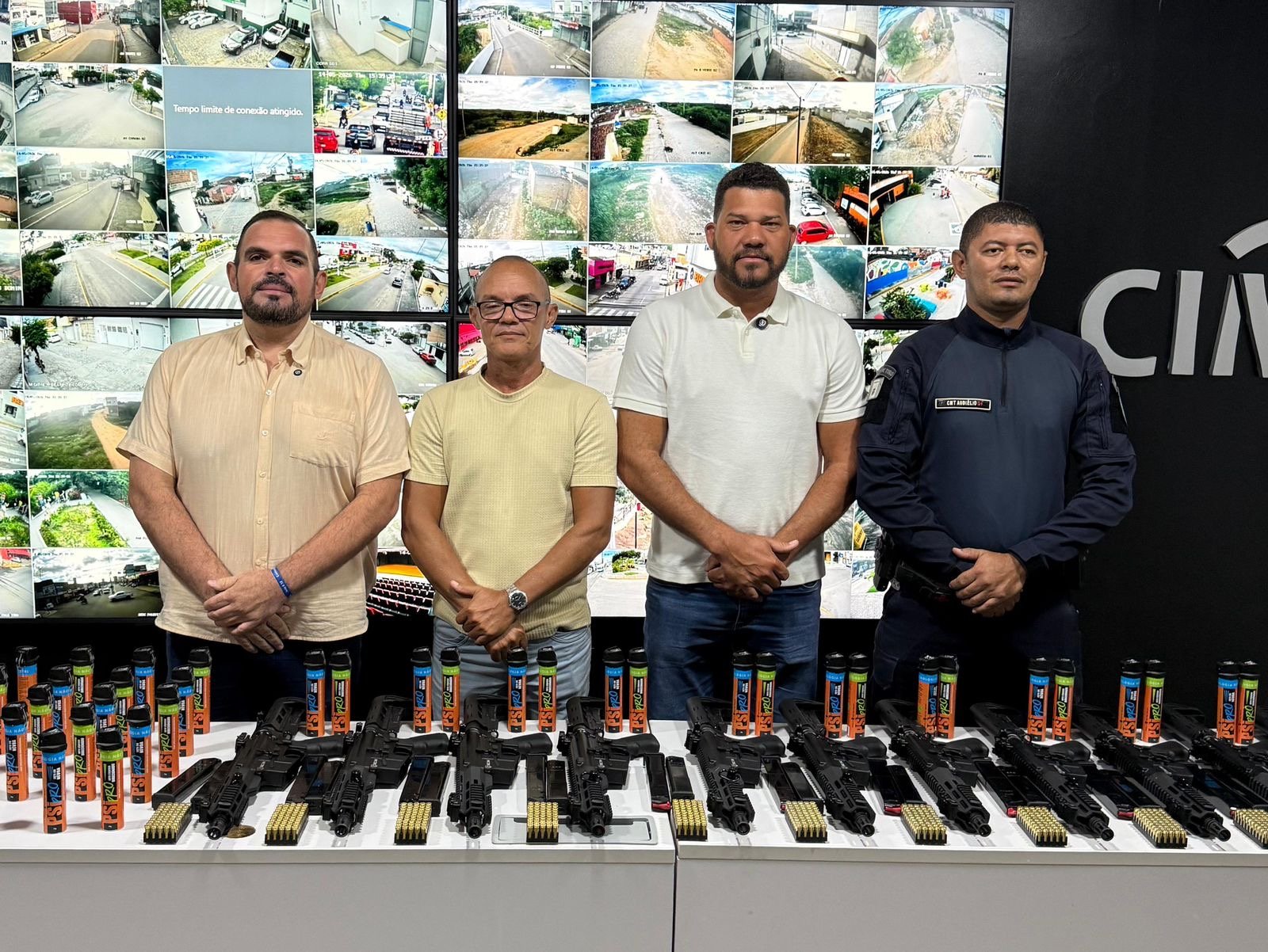 Deputado Abimael Santos e Vereador Adilson Vitorino entregam equipamentos para a GCM de Santa Cruz do Capibaribe