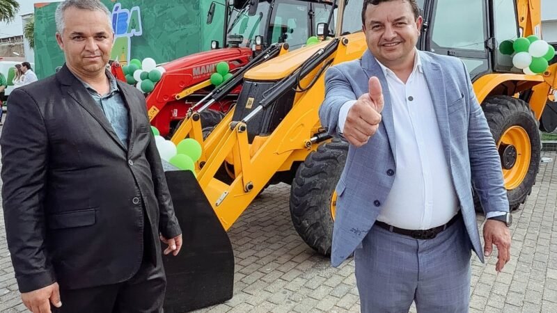 Pedro Pilota entrega 11 novos veículos e reforça serviços públicos em Itaíba