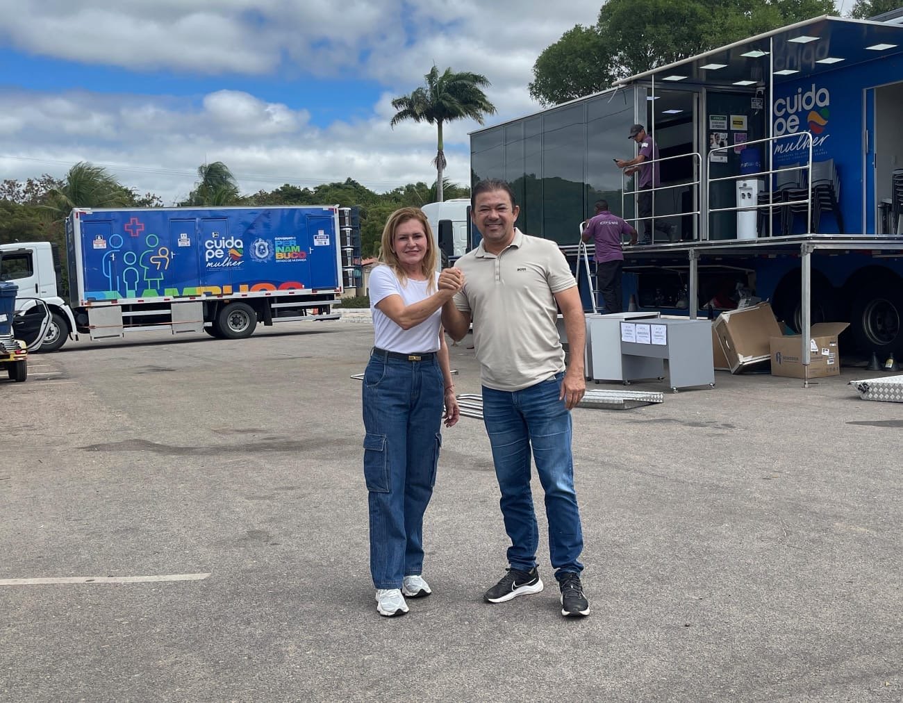 Prefeito Evilásio Mateus e deputada Roberta Arraes recebem Carreta Cuida PE Mulher em Araripina
