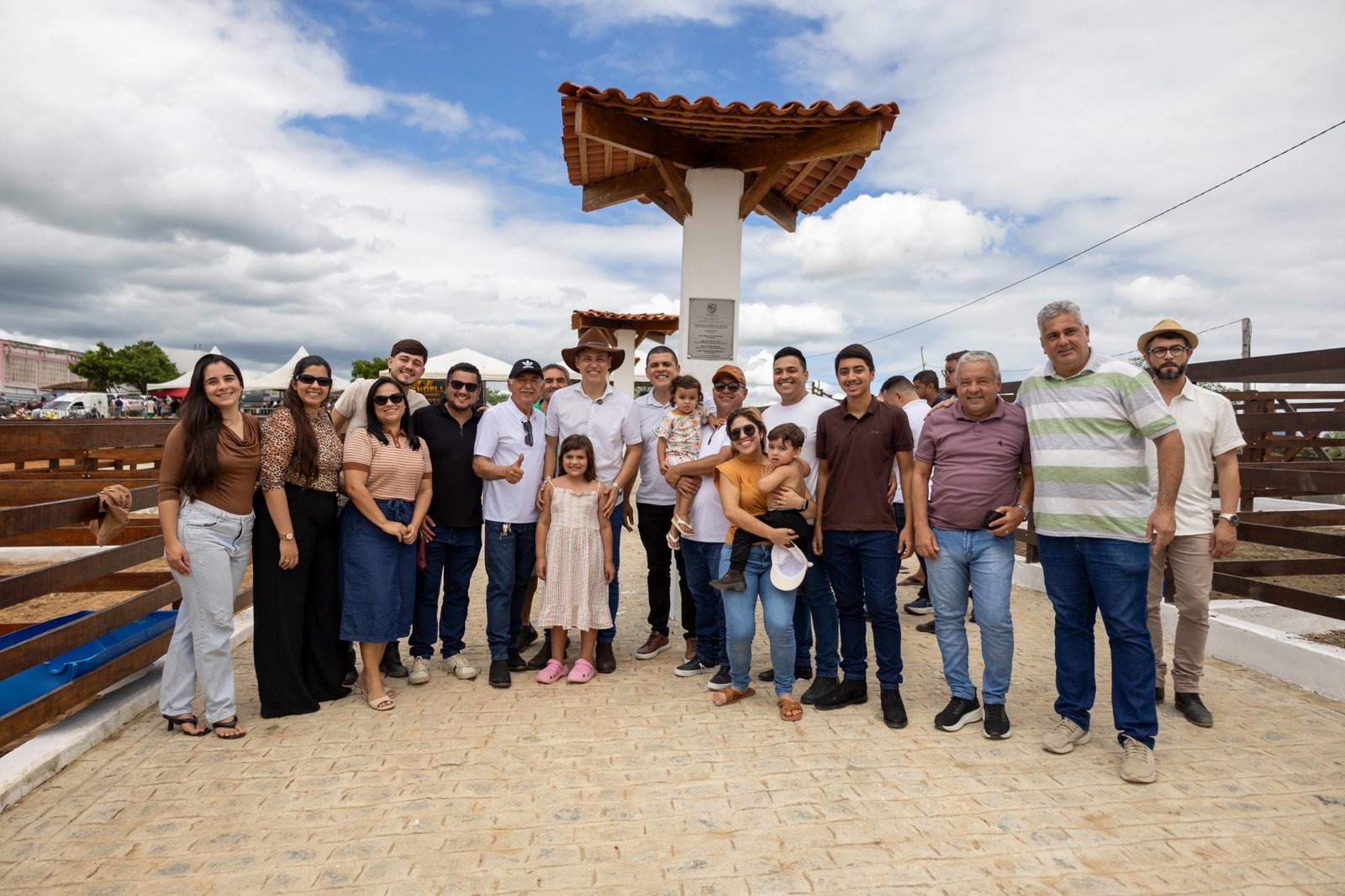 Prefeito Sérgio Colin inaugura Feira de Gado e anuncia isenção para comerciantes em Toritama