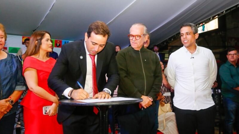 Deputado Jarbas Filho participa dos 172 anos de Buíque e faz novas entregas para o município
