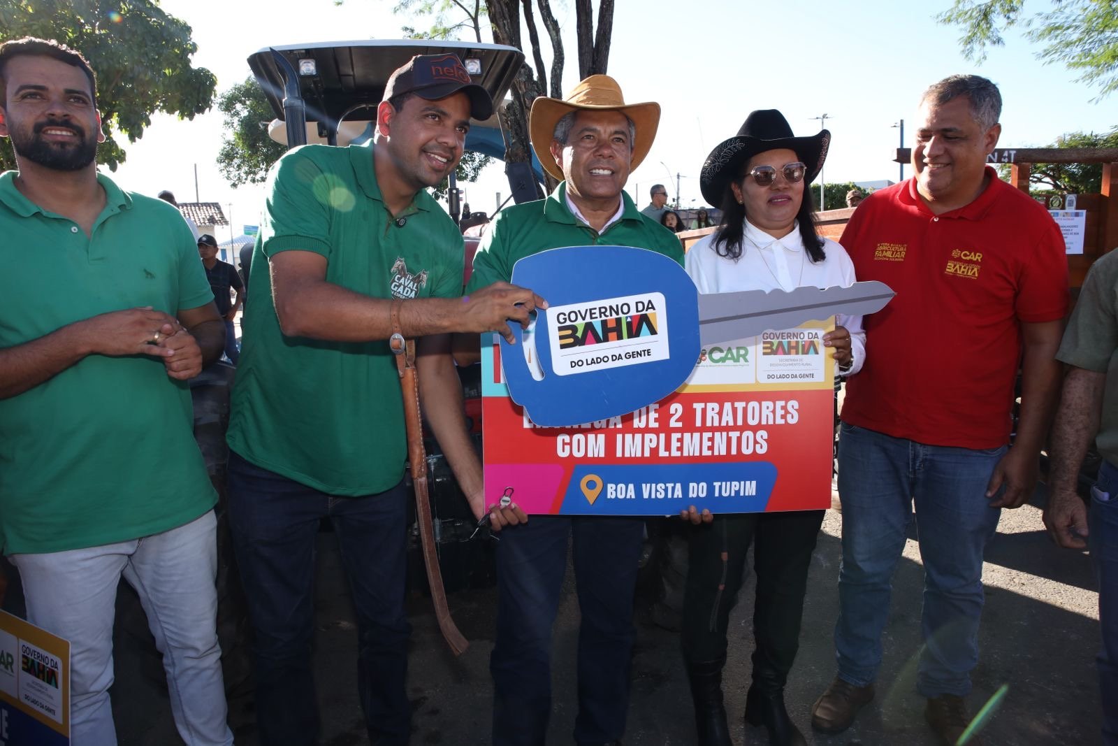 Entrega de equipamentos agrícolas fortalece o desenvolvimento rural de Boa Vista do Tupim – BA
