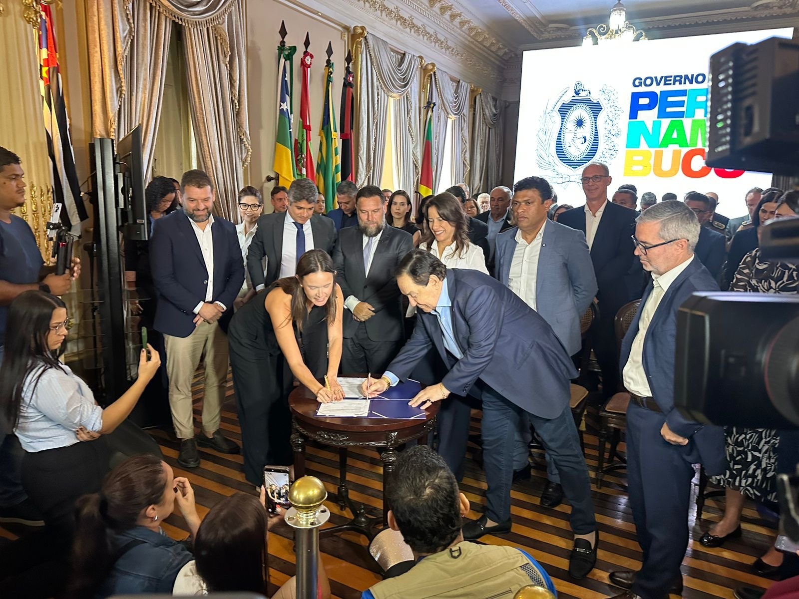 Izaías Régis destaca investimentos de mais de R$ 500 milhões em Garanhuns durante evento no Palácio do Campo das Princesas