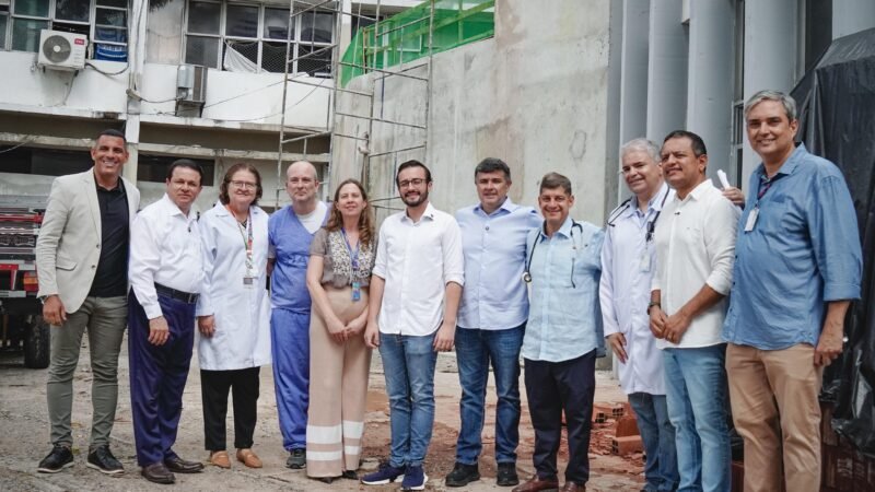 Eduardo e Lula da Fonte visitam obras e comemoram chegada de equipamento cardíaco no Hospital Agamenon Magalhães, fruto de solicitação dos parlamentares