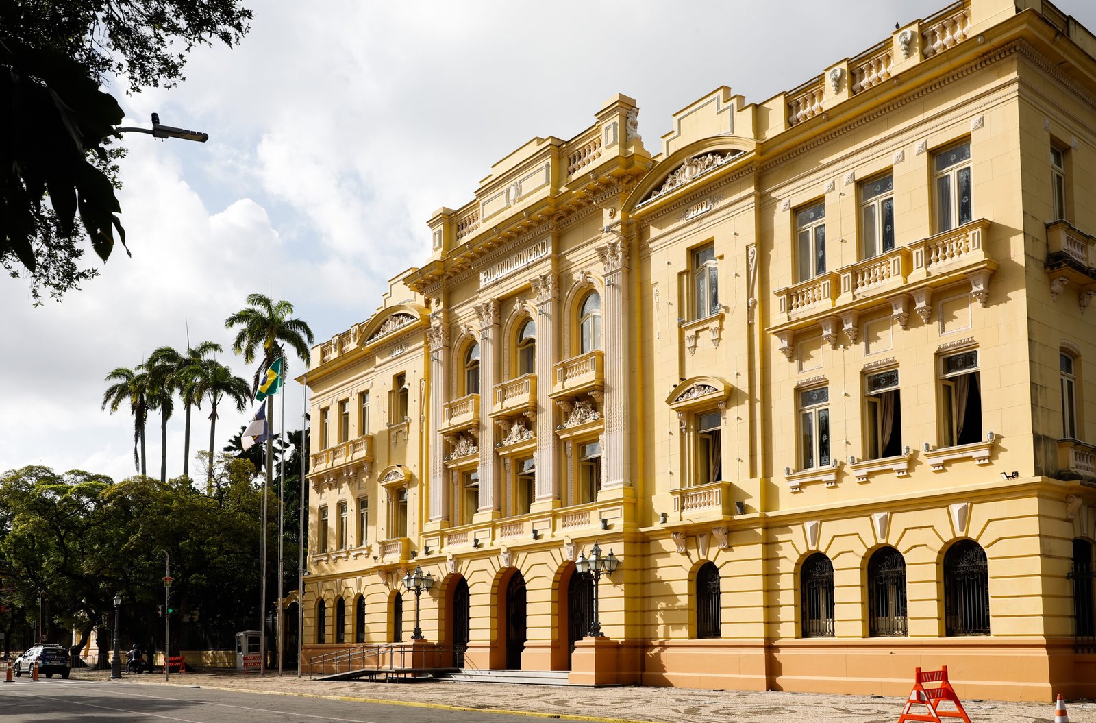 Governadora Raquel Lyra sanciona lei que garante auxílio para famílias afetadas pelas chuvas