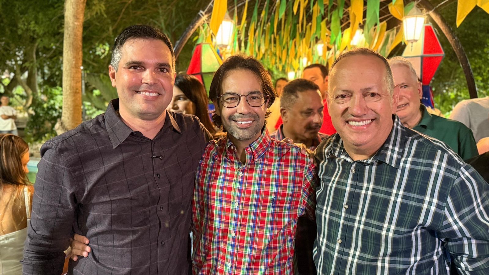 Ao lado de Helinho Aragão, Diogo Moraes marca presença no anúncio  do São João da Moda 2026Evento contará com nomes nacionais como Wesley Safadão, Zezé de Camargo, Simone Mendes, Tiaguinho e Xand Avião