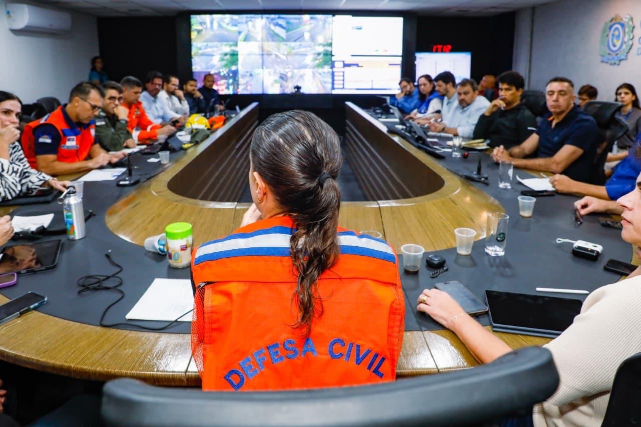 Governadora Raquel Lyra comanda atuação integrada do Estado e vistoria áreas atingidas pelas chuvas
