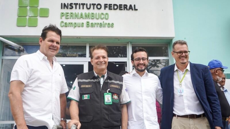 Ao lado do prefeito Carlinhos da Pedreira, Lula da Fonte e France Hacker anunciam R$ 1,2 milhões para o IFPE Barreiros