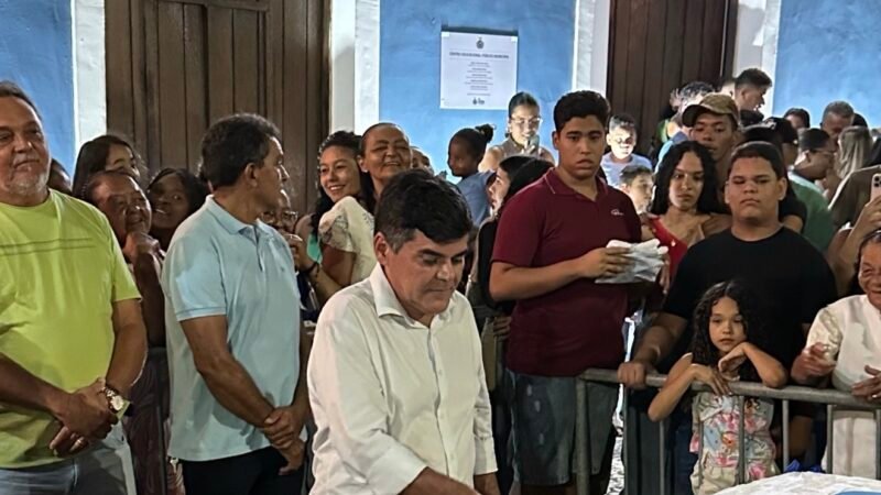 Prefeito Calby Carvalho comemora 123 anos de Belém do São Francisco ao lado do povo com corte simbólico de bolo gigante e importantes entregas para o município