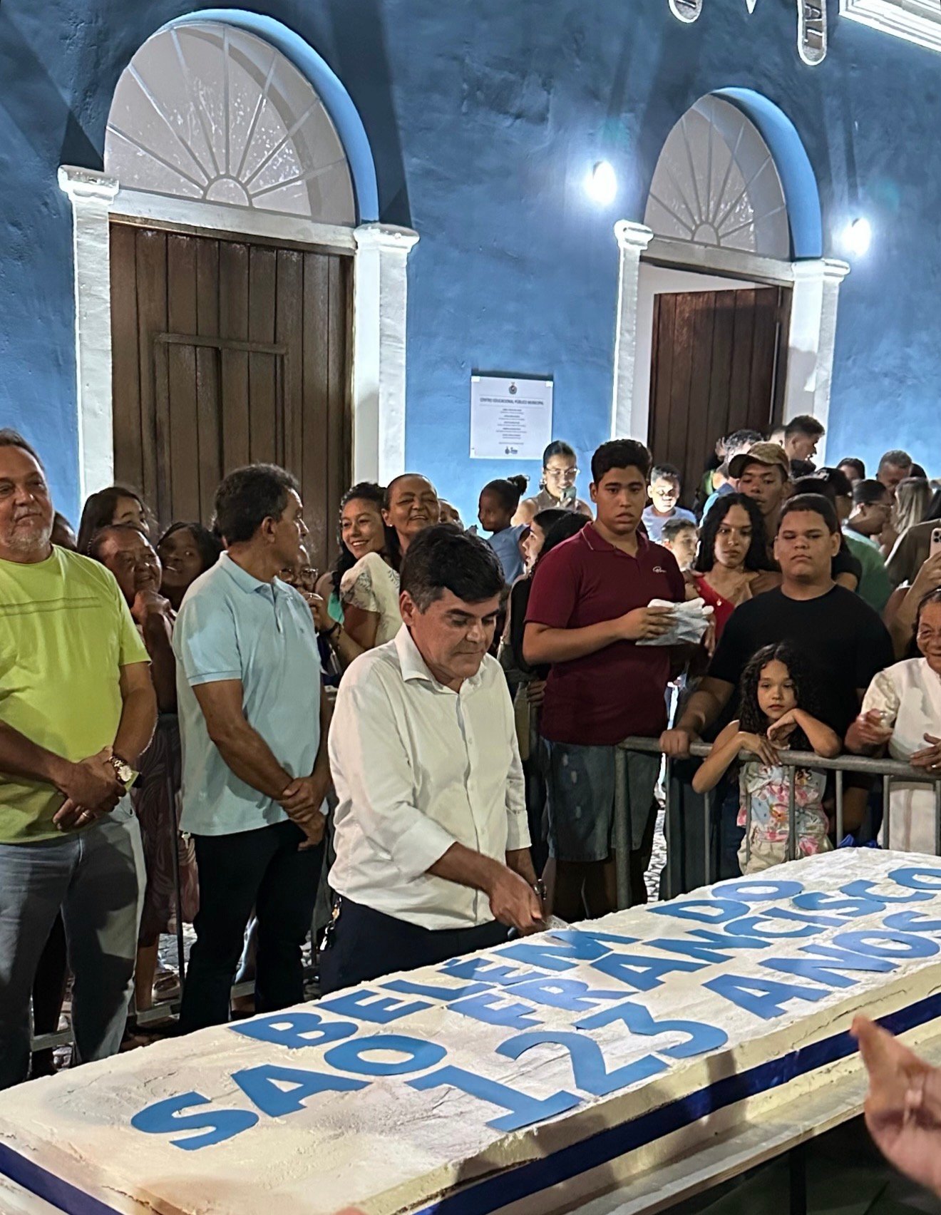 Prefeito Calby Carvalho comemora 123 anos de Belém do São Francisco ao lado do povo com corte simbólico de bolo gigante e importantes entregas para o município
