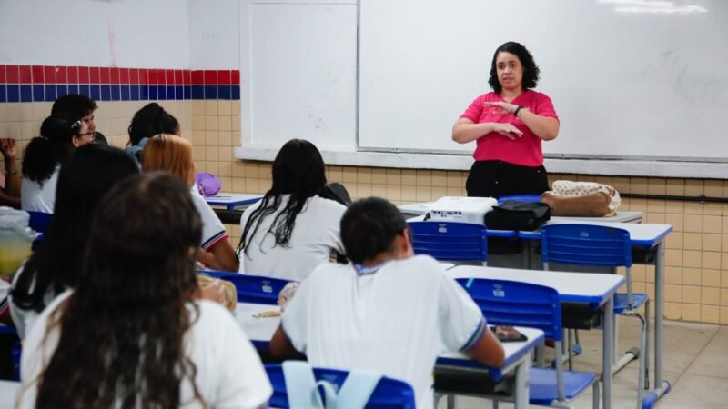 Governo de Pernambuco inicia pagamento da quinta parcela do Fundef e beneficia mais de 55 mil profissionais de educação