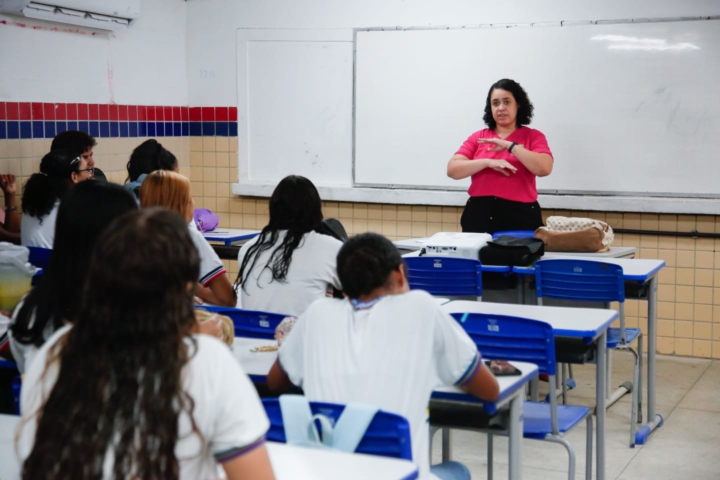Governo de Pernambuco inicia pagamento da quinta parcela do Fundef e beneficia mais de 55 mil profissionais de educação